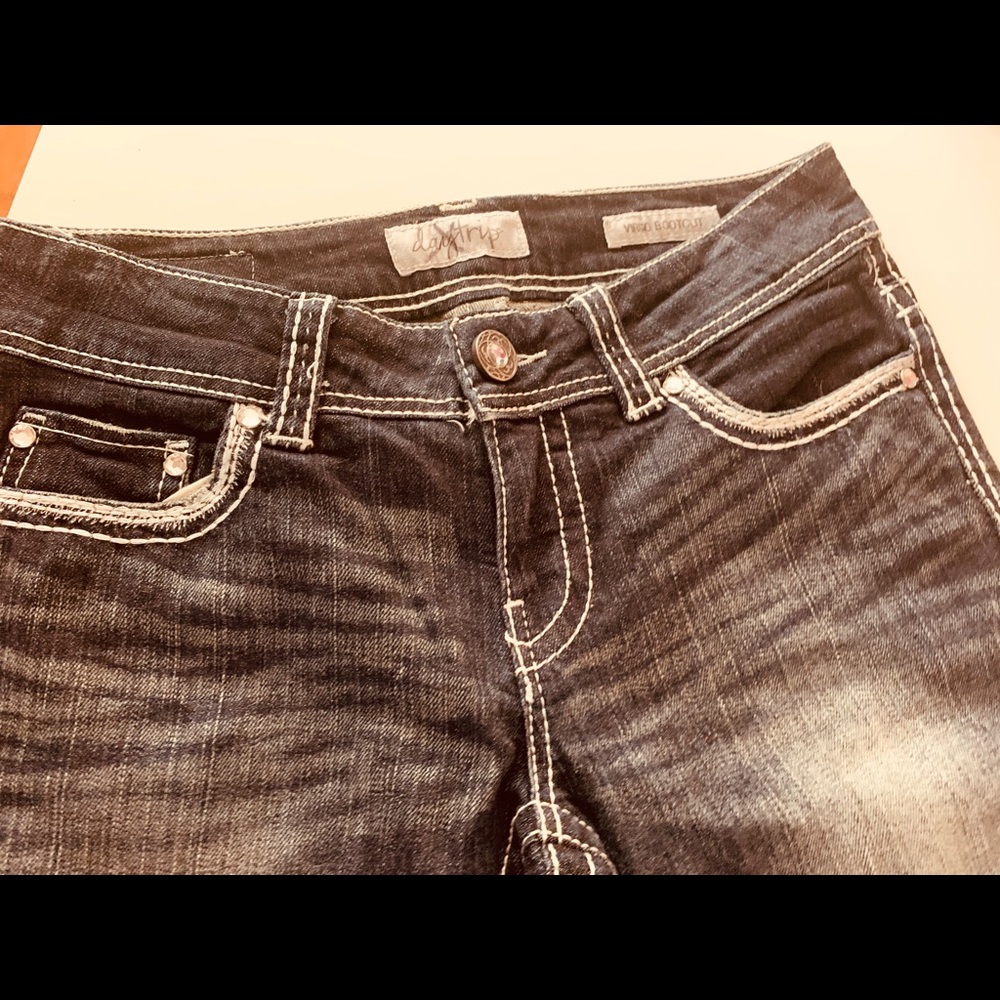 Buckle Daytrip Bootleg 27R jeans.Dark worn look.